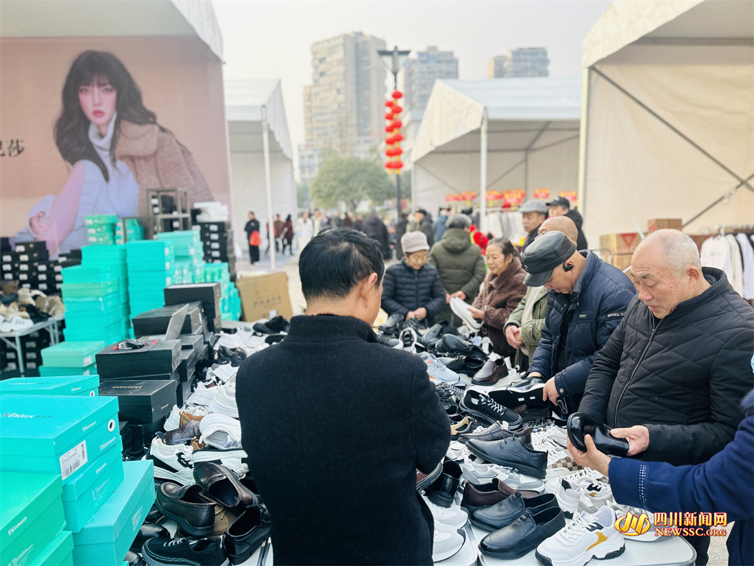 首届川渝鞋服精品展销会太旺了2.jpg
